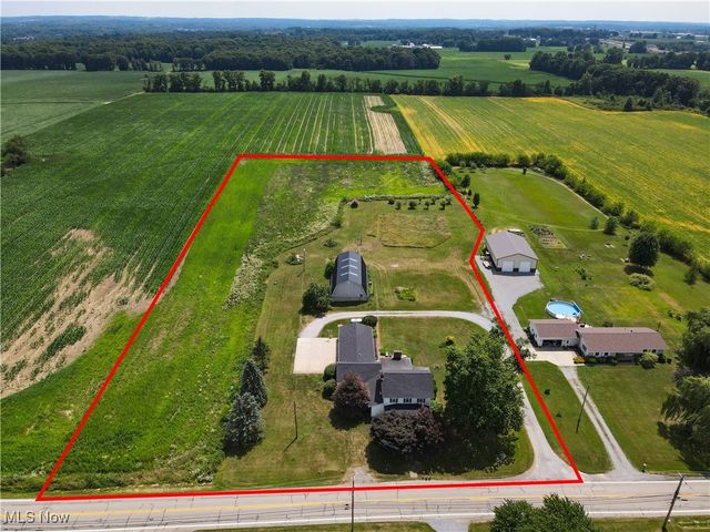 3079 W South Range Road, Columbiana, OH 44408