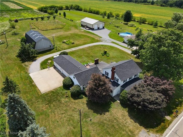 3079 W South Range Road, Columbiana, OH 44408