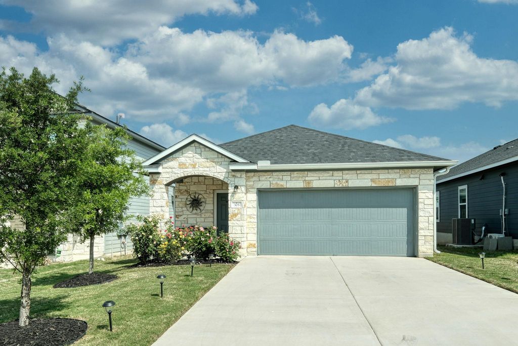 305 Stone Water LN, Jarrell, TX 76537