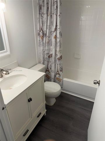 1740 NW N River Dr 325, Miami, FL 33125