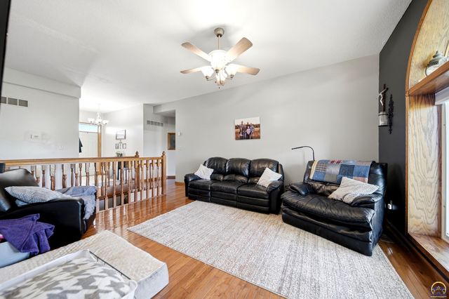 5919 NE Shaffer RD, Topeka, KS 66617