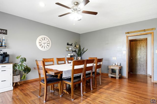 5919 NE Shaffer RD, Topeka, KS 66617