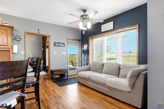 5919 NE Shaffer RD, Topeka, KS 66617