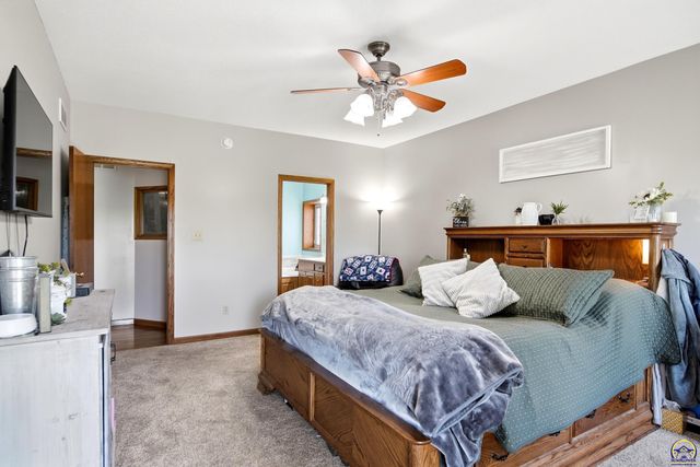5919 NE Shaffer RD, Topeka, KS 66617