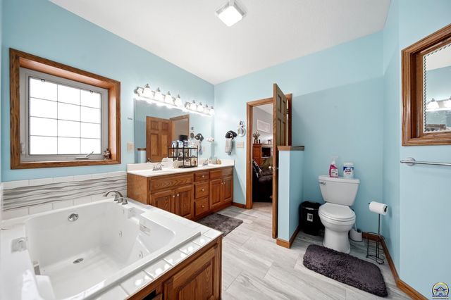 5919 NE Shaffer RD, Topeka, KS 66617