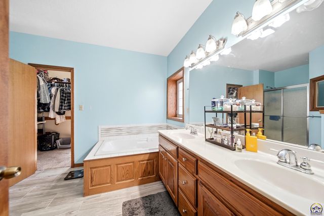 5919 NE Shaffer RD, Topeka, KS 66617