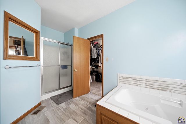 5919 NE Shaffer RD, Topeka, KS 66617