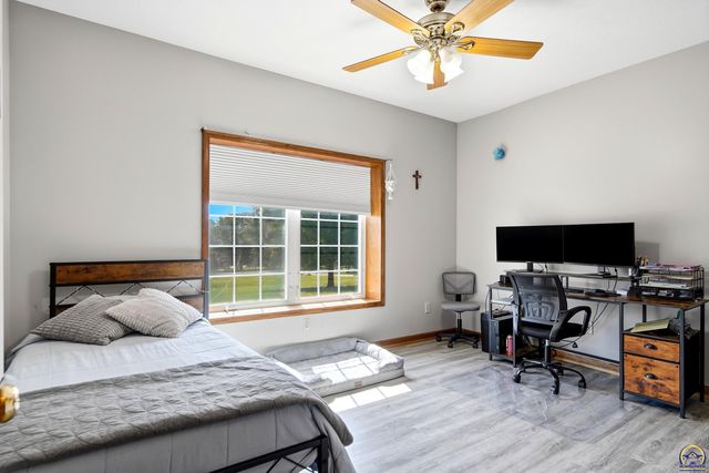 5919 NE Shaffer RD, Topeka, KS 66617