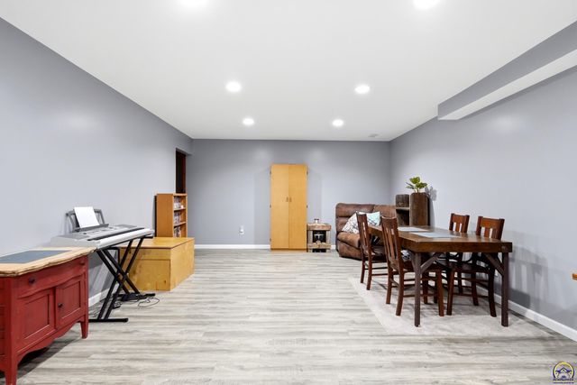 5919 NE Shaffer RD, Topeka, KS 66617