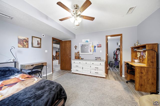 5919 NE Shaffer RD, Topeka, KS 66617