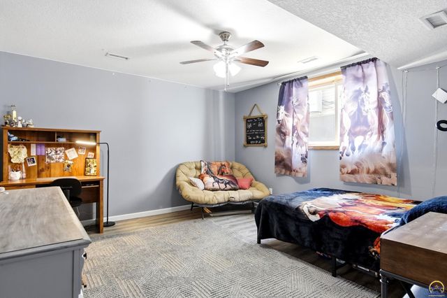 5919 NE Shaffer RD, Topeka, KS 66617