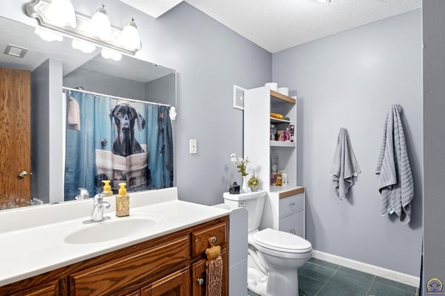 5919 NE Shaffer RD, Topeka, KS 66617