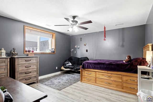 5919 NE Shaffer RD, Topeka, KS 66617