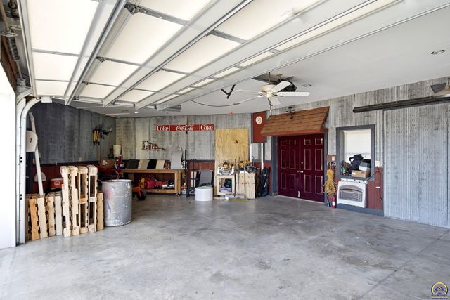 5919 NE Shaffer RD, Topeka, KS 66617