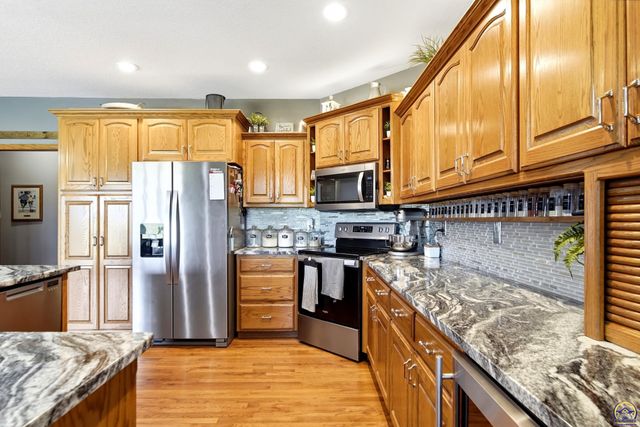 5919 NE Shaffer RD, Topeka, KS 66617