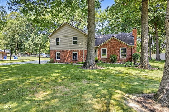 1336 S Heron Drive E, New Palestine, IN 46163
