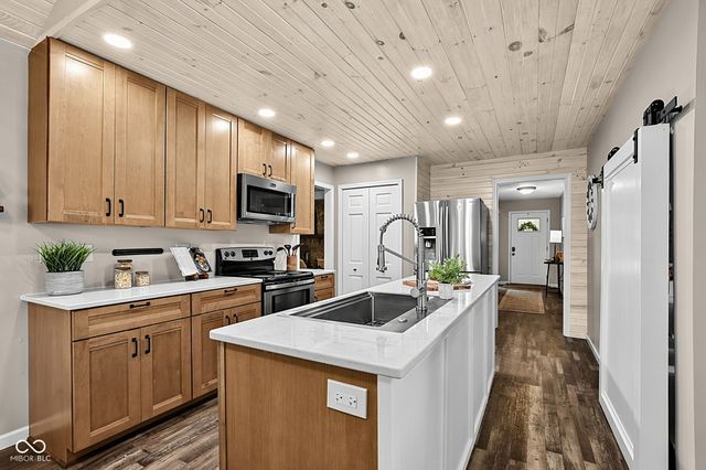 1336 S Heron Drive E, New Palestine, IN 46163