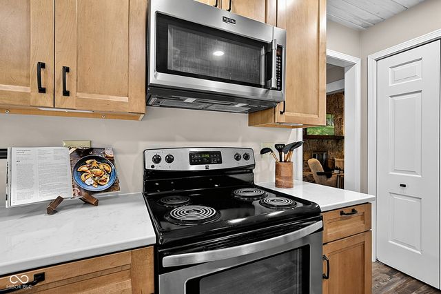 1336 S Heron Drive E, New Palestine, IN 46163