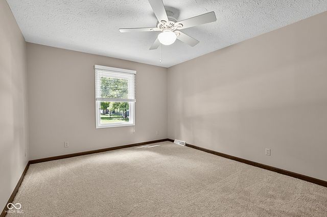 1336 S Heron Drive E, New Palestine, IN 46163