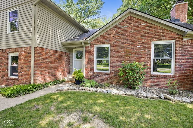 1336 S Heron Drive E, New Palestine, IN 46163