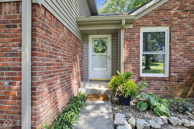 1336 S Heron Drive E, New Palestine, IN 46163