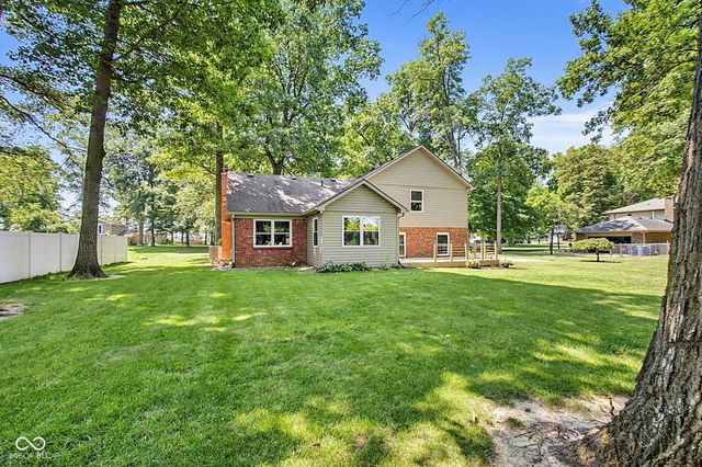 1336 S Heron Drive E, New Palestine, IN 46163