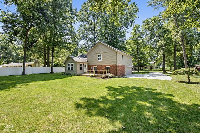 1336 S Heron Drive E, New Palestine, IN 46163