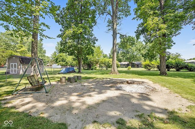1336 S Heron Drive E, New Palestine, IN 46163