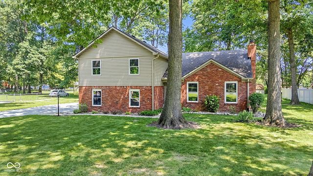 1336 S Heron Drive E, New Palestine, IN 46163