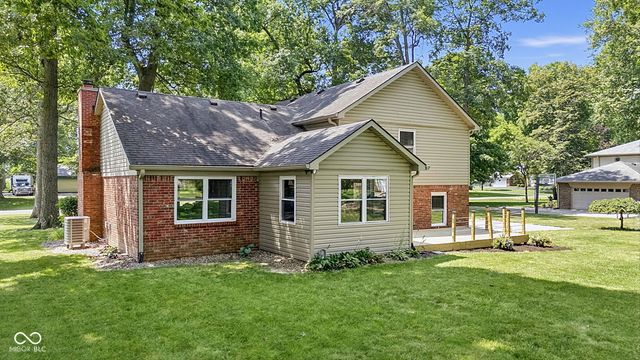 1336 S Heron Drive E, New Palestine, IN 46163