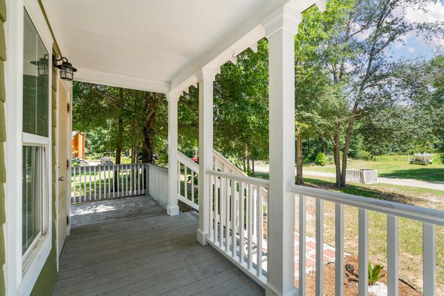 40 Horseshoe Ln Lane, Freeport, FL 32439