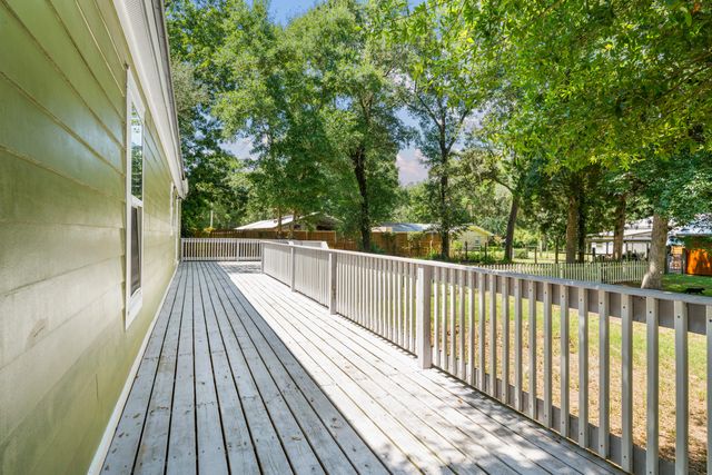 40 Horseshoe Ln Lane, Freeport, FL 32439