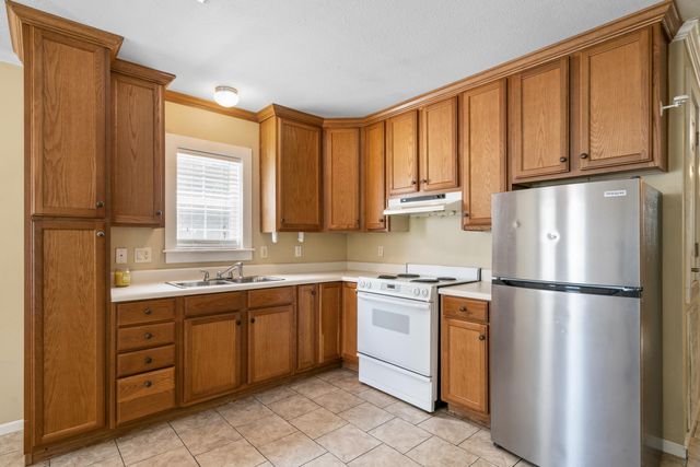 40 Horseshoe Ln Lane, Freeport, FL 32439