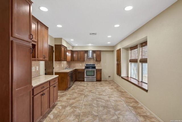 190 High Oak, Universal City, TX 78148