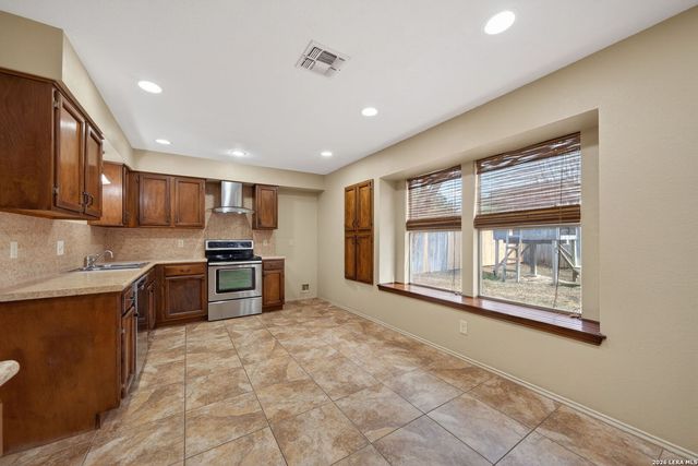 190 High Oak, Universal City, TX 78148