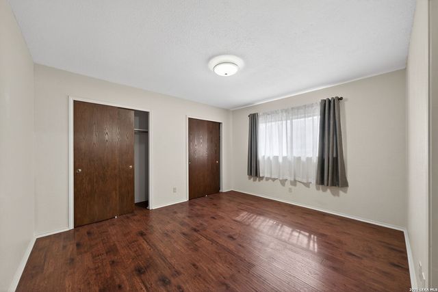 190 High Oak, Universal City, TX 78148