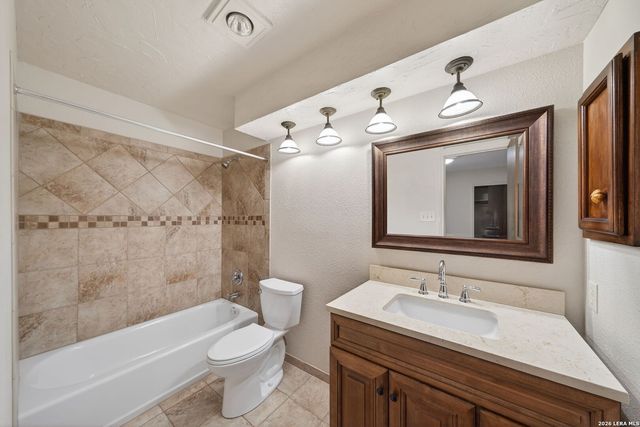 190 High Oak, Universal City, TX 78148