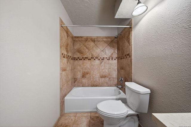 190 High Oak, Universal City, TX 78148