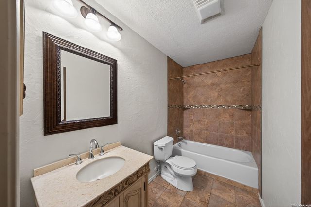 190 High Oak, Universal City, TX 78148