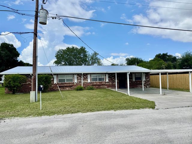 1397 Lake Drive W, Okeechobee, FL 34974