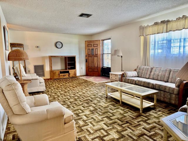 1397 Lake Drive W, Okeechobee, FL 34974