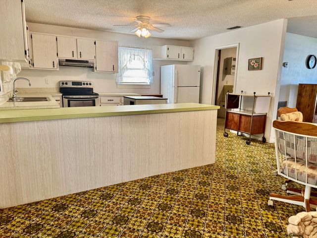 1397 Lake Drive W, Okeechobee, FL 34974