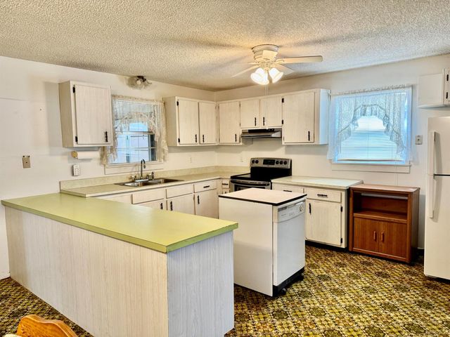 1397 Lake Drive W, Okeechobee, FL 34974