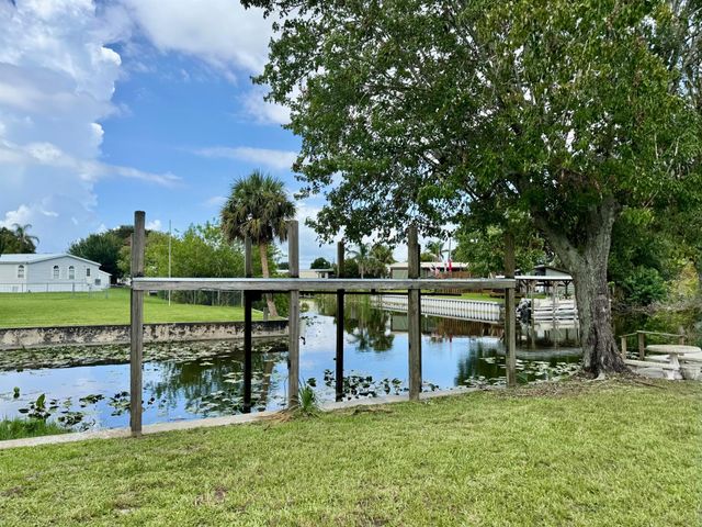 1397 Lake Drive W, Okeechobee, FL 34974