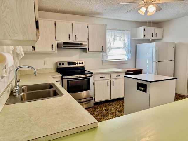 1397 Lake Drive W, Okeechobee, FL 34974