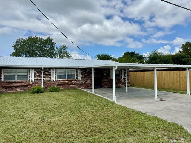 1397 Lake Drive W, Okeechobee, FL 34974