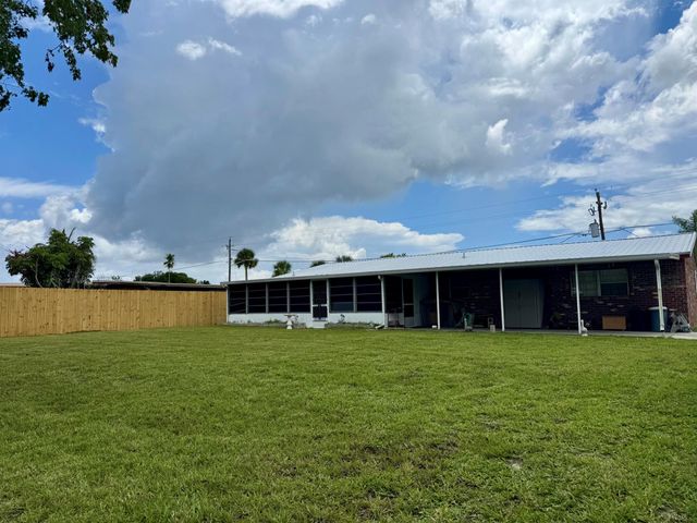 1397 Lake Drive W, Okeechobee, FL 34974