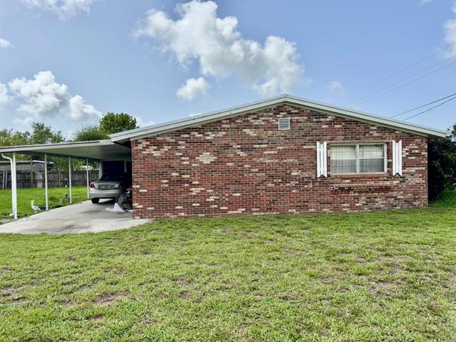1397 Lake Drive W, Okeechobee, FL 34974
