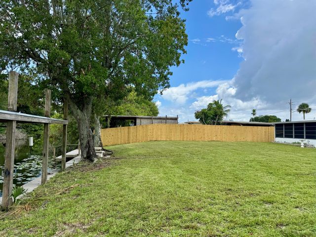 1397 Lake Drive W, Okeechobee, FL 34974