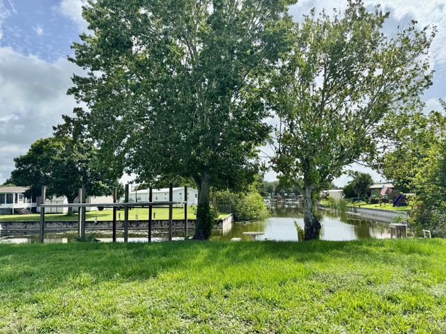 1397 Lake Drive W, Okeechobee, FL 34974